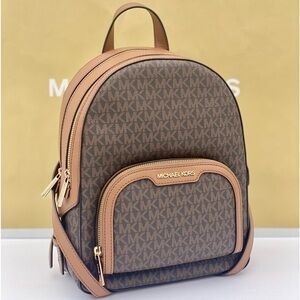 MICHAEL KORS JAYCEE MEDIUM
BACKPACK BROWN SIGNATURE
COLOR